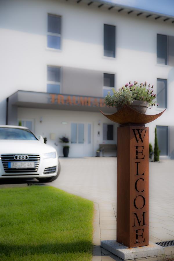 Hotel Traumfabrik Buettelborn Exterior photo