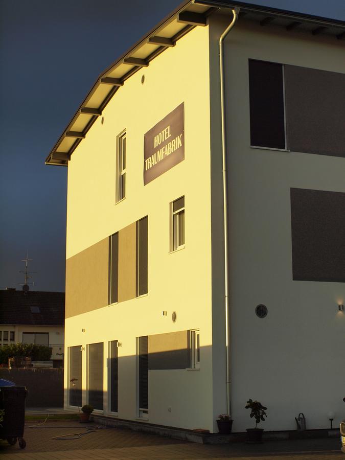 Hotel Traumfabrik Buettelborn Exterior photo